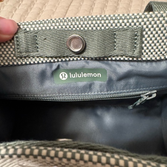 Lululemon Athletica - two tone canvas bag with shoulder strap. 4.5L mini size - Picture 6 of 6